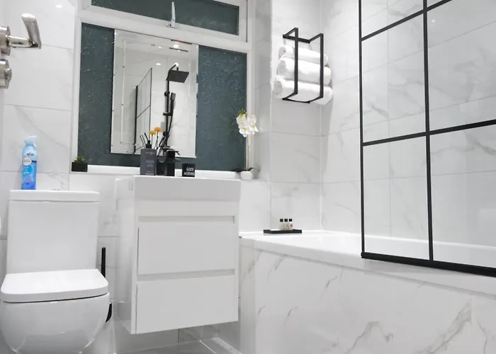 בית נופש Modern House - 3 Bedrooms - 1 Bath - Mancity *