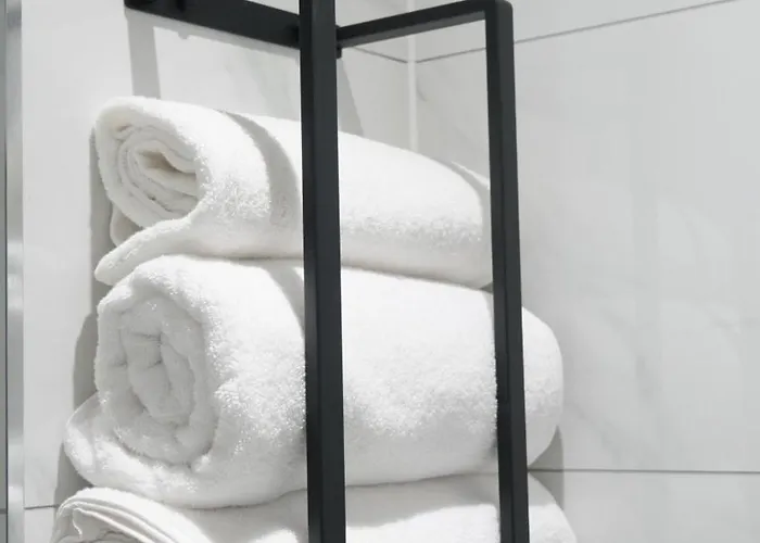 Modern House - 3 Bedrooms - 1 Bath - Mancity