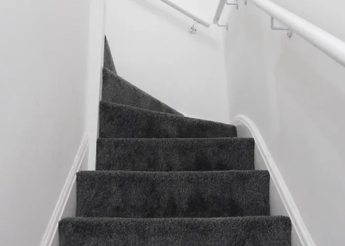 בית נופש Modern House - 3 Bedrooms - 1 Bath - Mancity