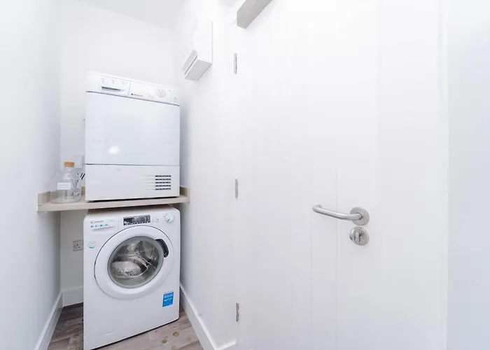 Апартаменты Flat One Chorley Road Манчестер