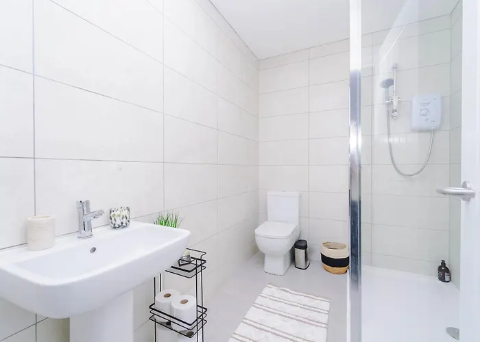 Flat One Chorley Road * Манчестер