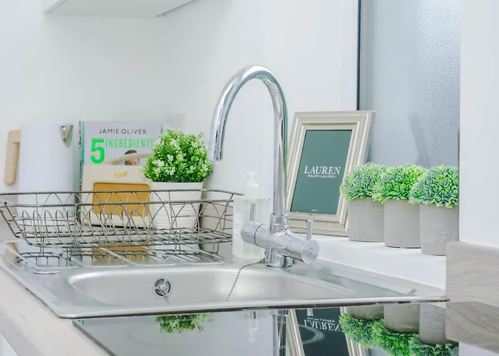 Flat One Chorley Road Апартаменты *