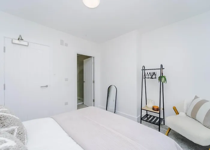 Апартаменты Flat One Chorley Road *