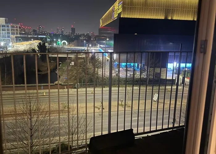 Cozy In A Shared Flat By Etihad And Coop Live Arena Pansiyon