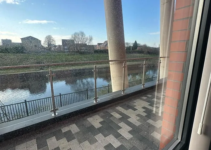 Beehosting Adelphi Wharf