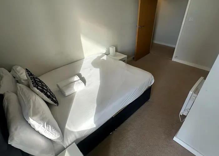 Beehosting Adelphi Wharf