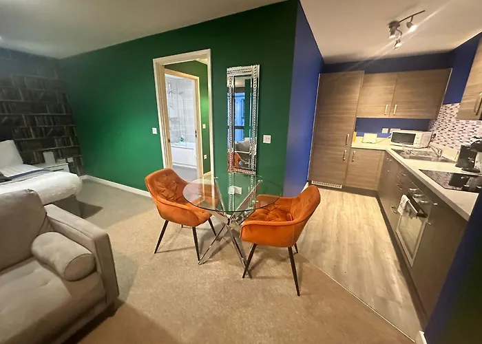 Beehosting Adelphi Wharf Aparthotel