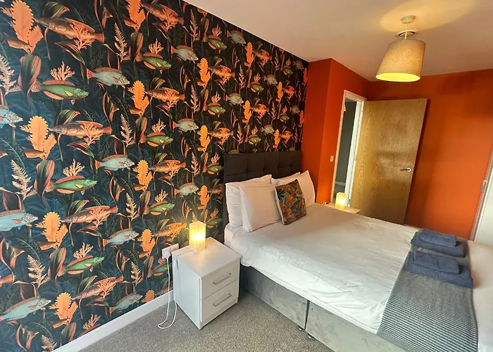 Beehosting Adelphi Wharf