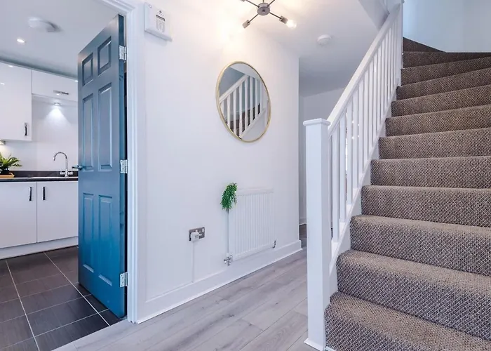 Stunning 3-bdrm House In Manchester-modern&comfort Apartament