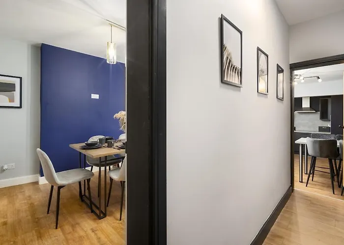 Close To Media City-old Trafford - 5 Bedroom House * Манчестер