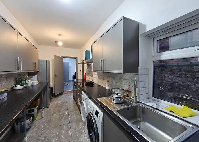 Landcross Co-living - Private Self-cater