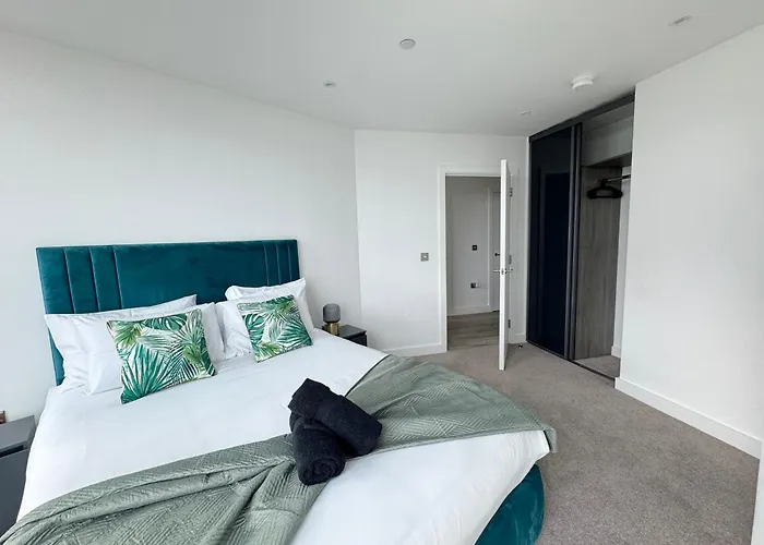 3 Bedroom Penthouse In The Centre Deansgate New Build High Floor Apartman