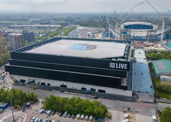 아파트 Centre Apt, With Free Secured Parking & Balcony, Sleeps 4 - Free 1 Hour Early Check In For 2 Night Only Until The End Of