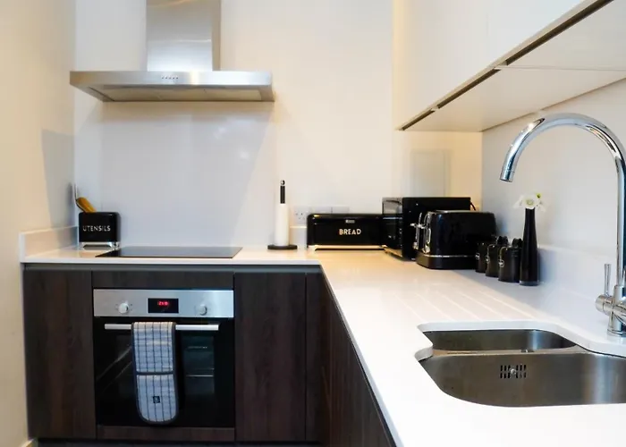 Lägenhet Centre Apt, With Free Secured Parking & Balcony, Sleeps 4 *