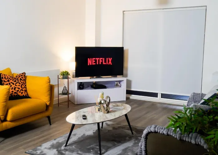 Centre Apt, With Free Secured Parking & Balcony, Sleeps 4 Lägenhet Manchester