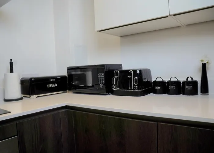 Centre Apt, With Free Secured Parking & Balcony, Sleeps 4 Daire Manchester