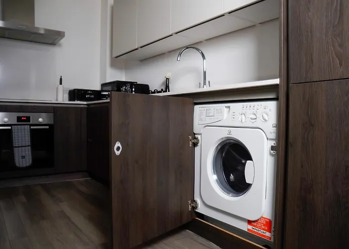 Lägenhet Centre Apt, With Free Secured Parking & Balcony, Sleeps 4 *