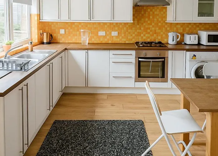 Beautiful House In The Heart Of A Golf Course. * Manchester