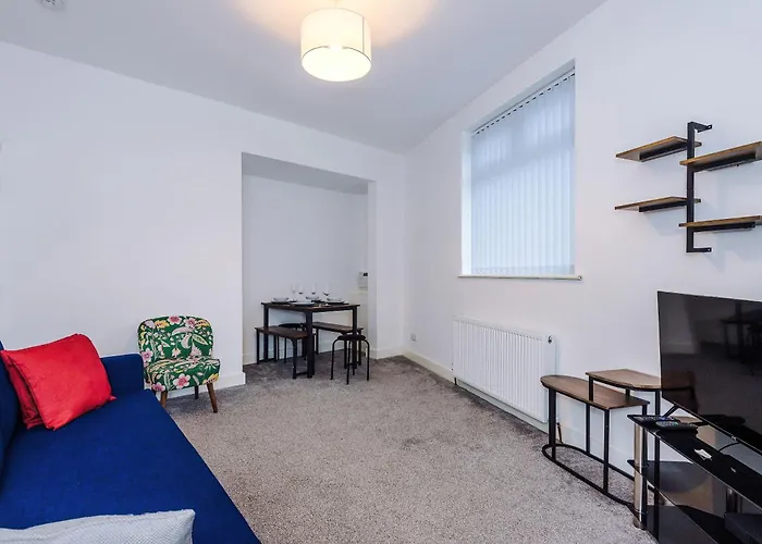 Dom wakacyjny Bright & Comfy 4-bedroom House 10 Mins To By Rest&recharge Manchester