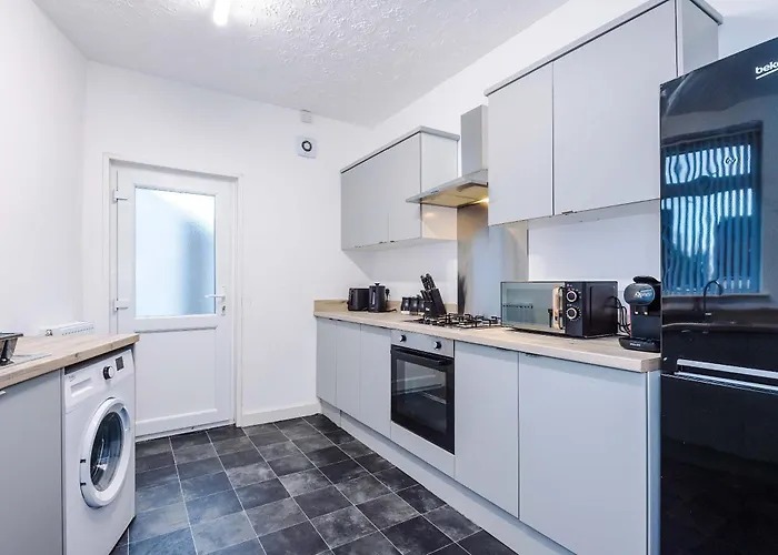 Dom wakacyjny Bright & Comfy 4-bedroom House 10 Mins To By Rest&recharge Manchester