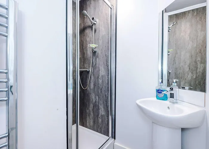 Bright & Comfy 4-bedroom House 10 Mins To By Rest&recharge Dom wakacyjny Manchester