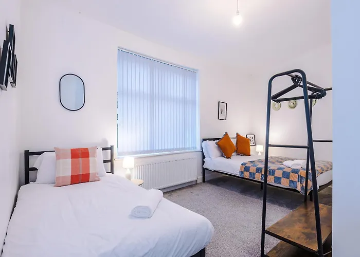 Dom wakacyjny Bright & Comfy 4-bedroom House 10 Mins To By Rest&recharge