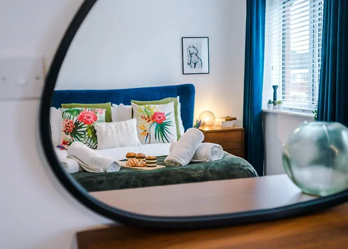 Spacious & Bright 2-bed By 53 Degrees Property, Perfect For Couples With Parking & Garden