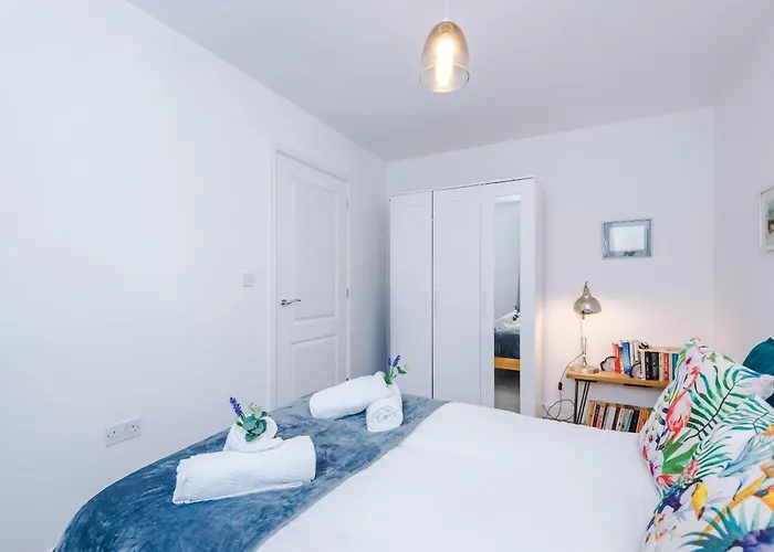 Spacious & Bright 2-bed By 53 Degrees Property, Perfect For Couples With Parking & Garden *