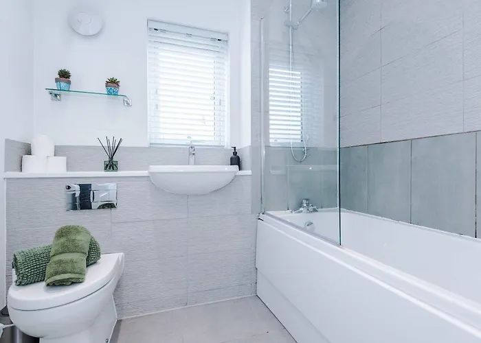 Spacious & Bright 2-bed By 53 Degrees Property, Perfect For Couples With Parking & Garden