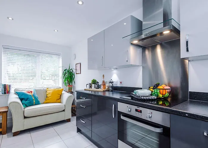 Spacious & Bright 2-bed By 53 Degrees Property, Perfect For Couples With Parking & Garden *