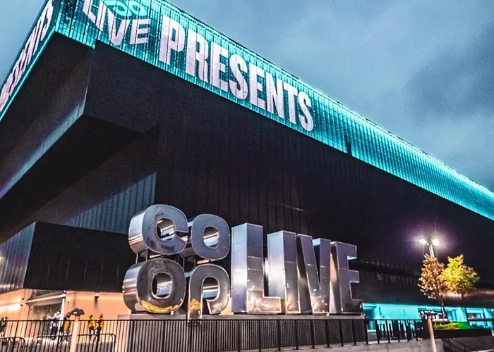 4 Bed Failsworth - 3 Bathrooms - Free Parking - Ideal For Contractors & Families Tatil Evi *