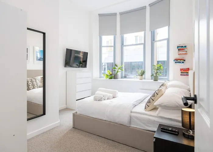 Azure 1br Walks Manchester