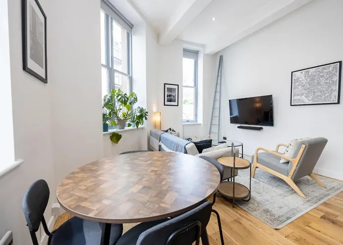 Azure 1br Walks Manchester