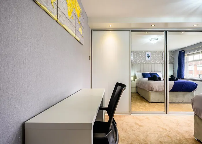 Droylsden Eden - Next To Tram - Free Parking Near Coop- Live & Etihad Stadium *