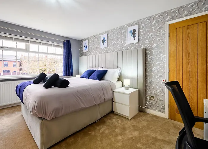 Droylsden Eden - Next To Tram - Free Parking Near Coop- Live & Etihad Stadium בית נופש