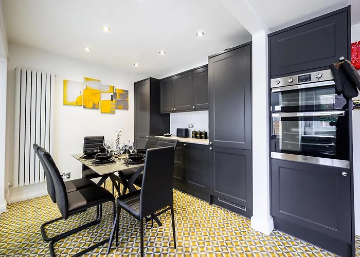 Droylsden Eden - Next To Tram - Free Parking Near Coop- Live & Etihad Stadium בית נופש *