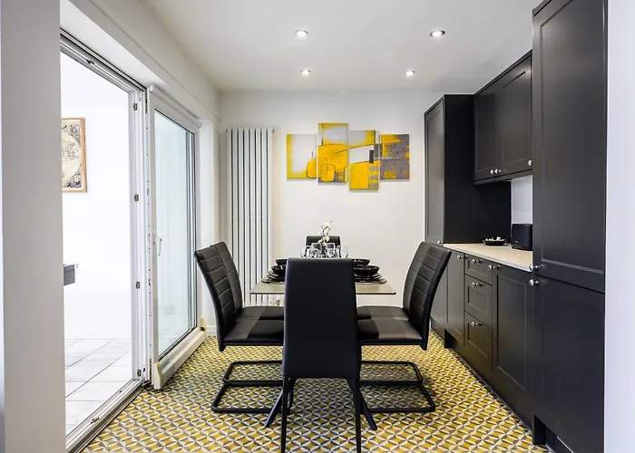 Droylsden Eden - Next To Tram - Free Parking Near Coop- Live & Etihad Stadium בית נופש