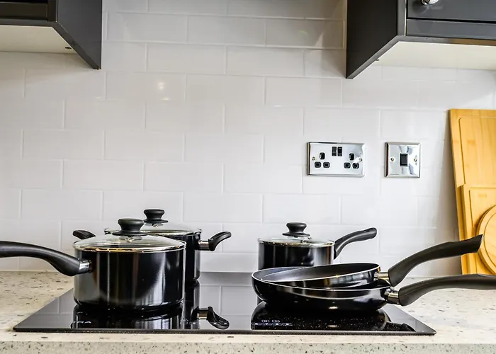 בית נופש Droylsden Eden - Next To Tram - Free Parking Near Coop- Live & Etihad Stadium *