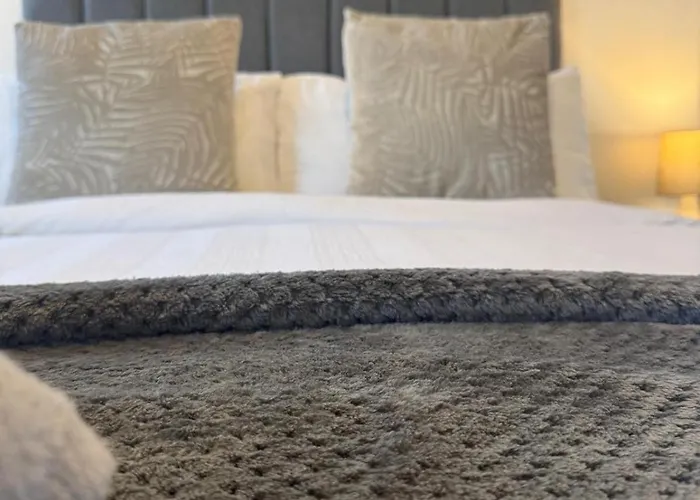 Апартаменты 2 Bedroom Near Etihad Stadium