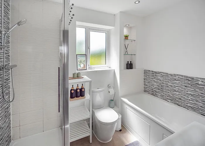 Chic Riverside Retreat Salford 4bd Free Parking * مانشستر