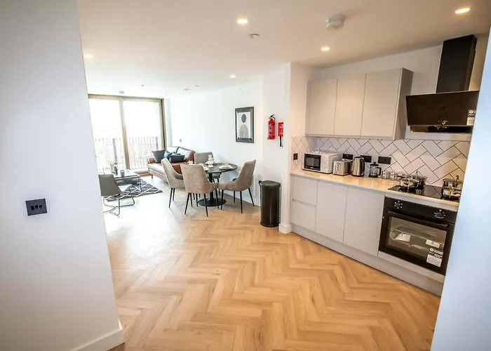 Stunning 2 Bedroom In 아파트