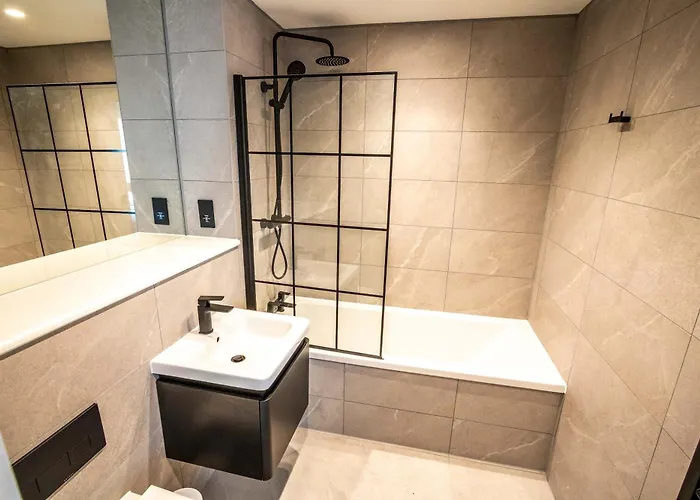 Stunning 2 Bedroom In 아파트