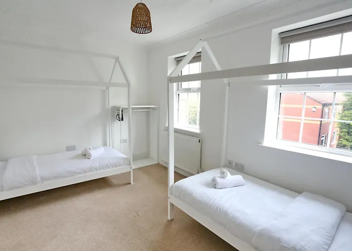 Spacious 3-Bed City Home-Ao Arena, Northern Qtr - Pass The Keys بيت للعطل *