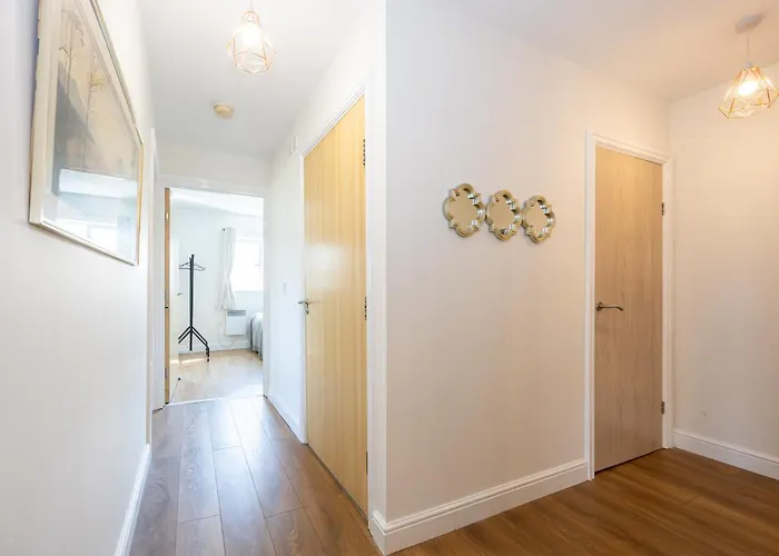 Cosy, 2 Bed Flat Parking