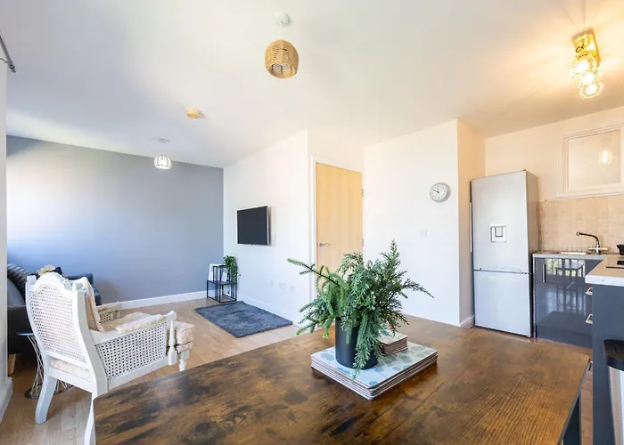 Cosy, 2 Bed Flat Parking Manchester