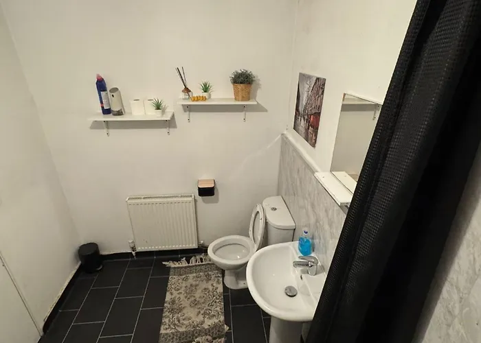 4 Bedroom Sleeps 11 Walk To Etihad Appartamento