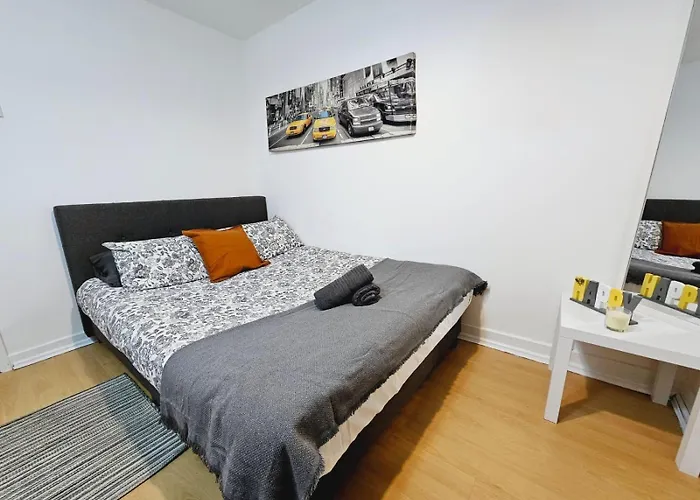 4 Bedroom Sleeps 11 Walk To Etihad Apartment *