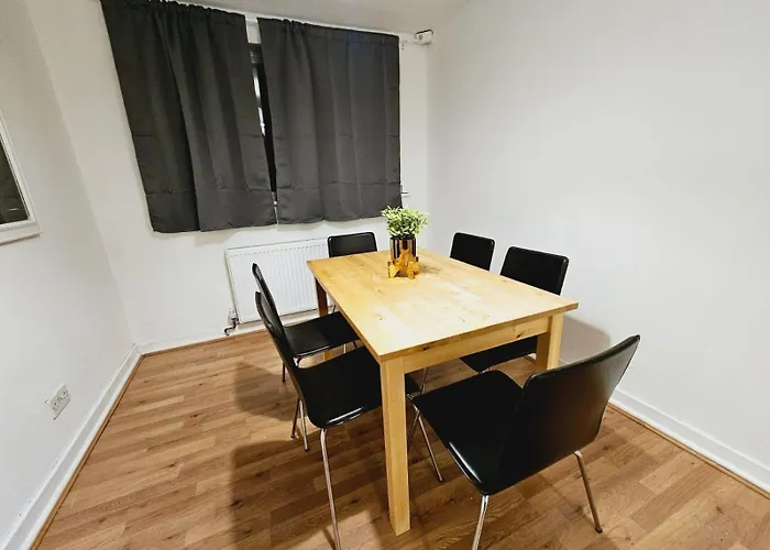 Daire 4 Bedroom Sleeps 11 Walk To Etihad Manchester