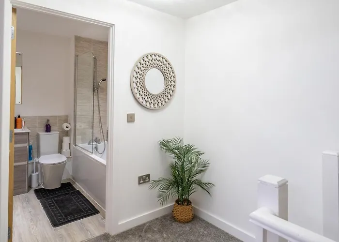 Mega7 Spacious 2bedroom Apartment, 2 Bathrooms, Balcony And Free Parking Вилла