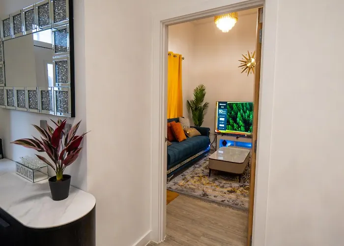 Вилла Mega7 Spacious 2bedroom Apartment, 2 Bathrooms, Balcony And Free Parking